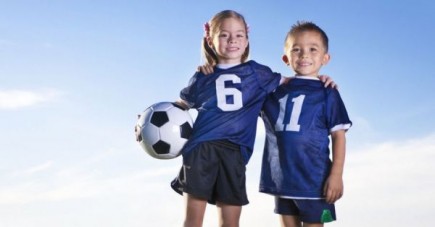 LA  GIOIA  DEI  PRIMI CALCI AD UN PALLONE